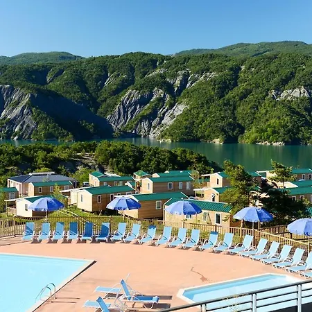 Camping Domaine Residentiel De Plein Air Odalys Les Berges Du Lac Le Lauzet-Ubaye
